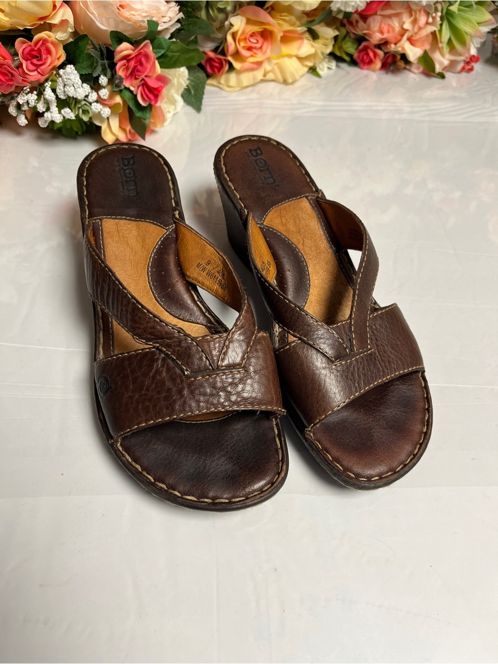 Born W9726 Leather Wedge Slide Sandals Brown Women’s 9 Contrast Stitch Comfort